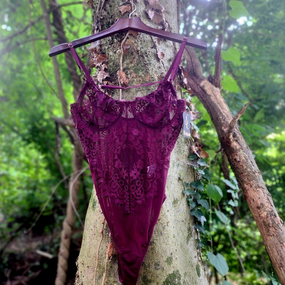 DARK WINE LACE BODYSUIT